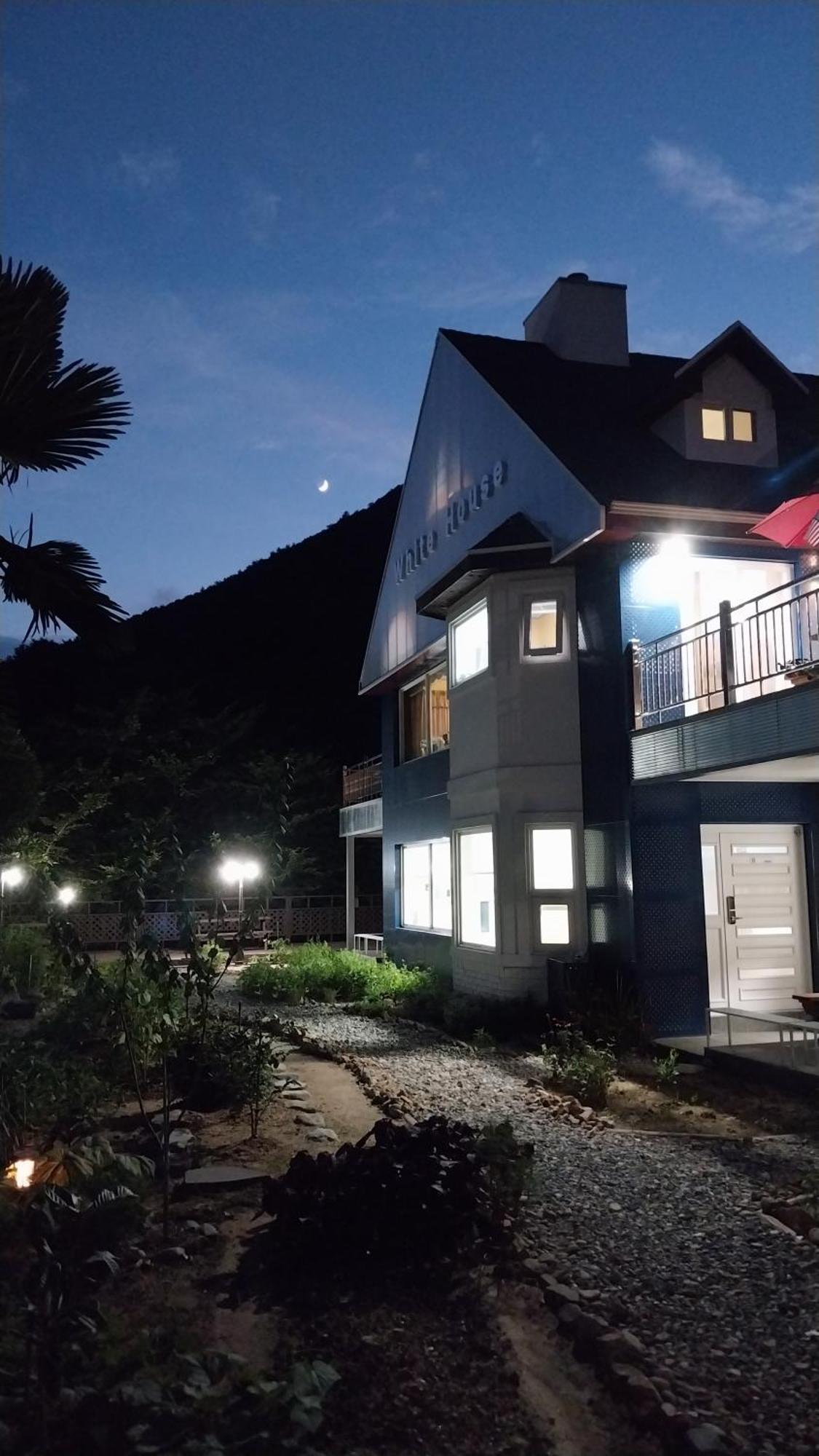 Hotel White House à Namhae Extérieur photo