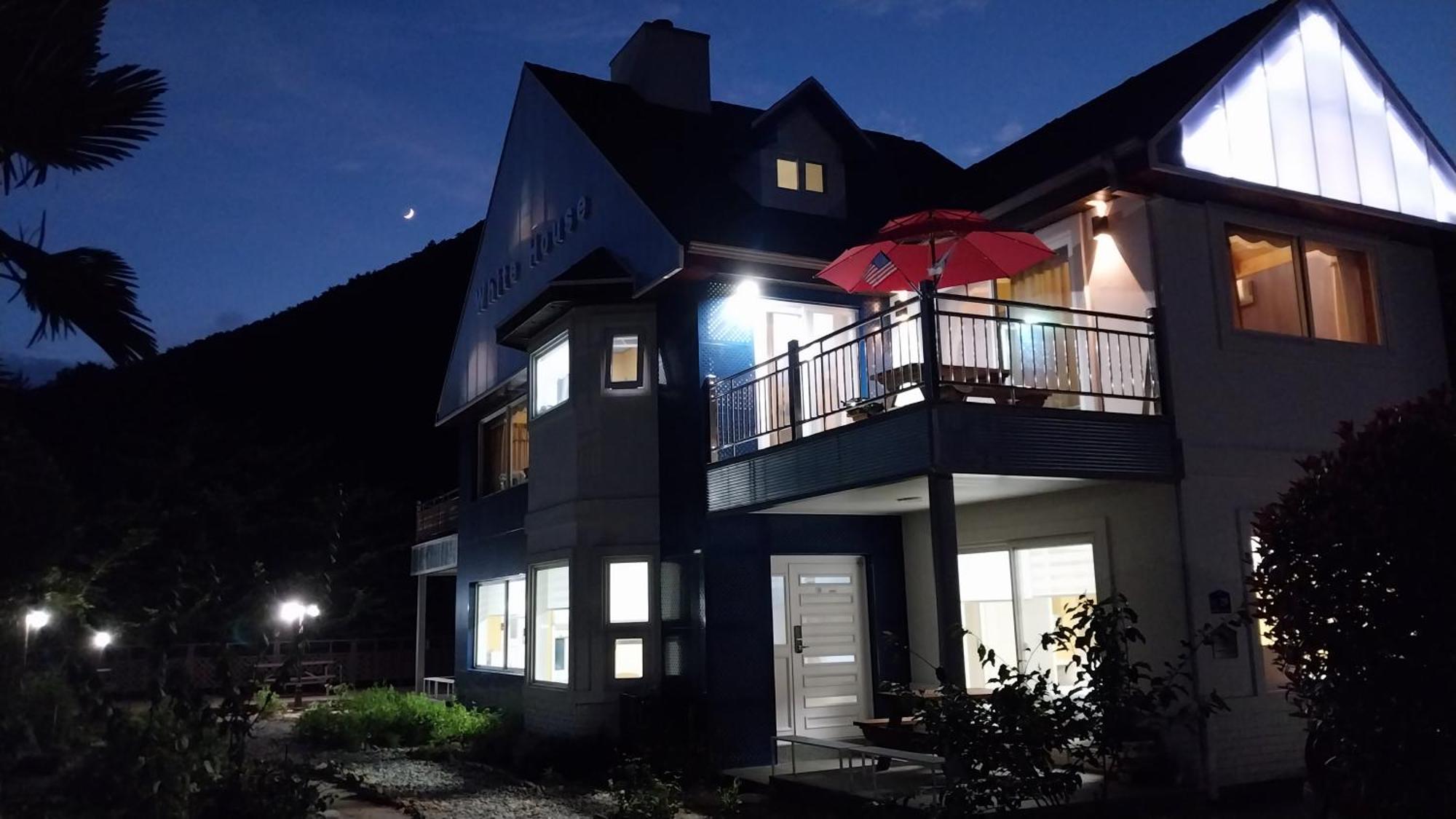 Hotel White House à Namhae Extérieur photo