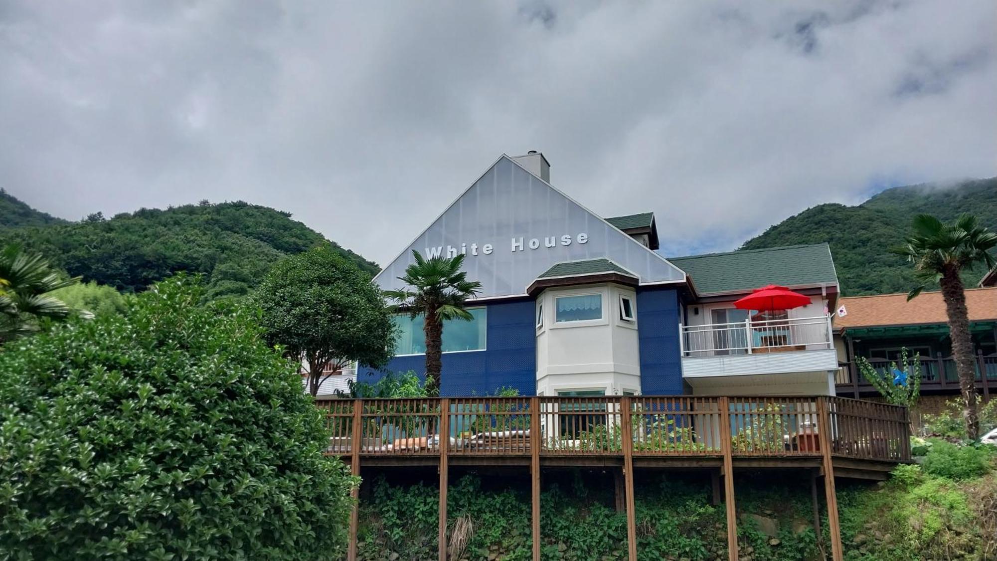 Hotel White House à Namhae Extérieur photo
