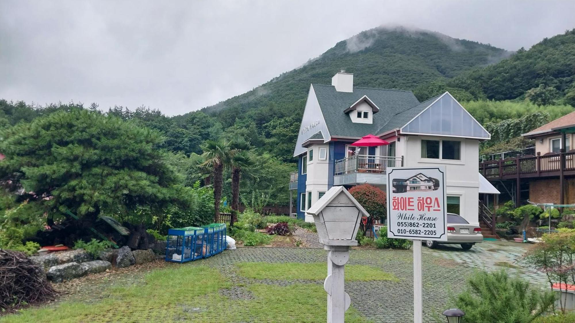Hotel White House à Namhae Extérieur photo